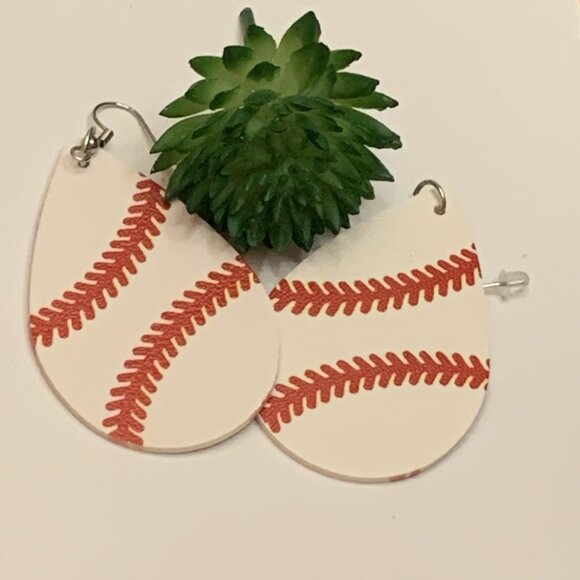 Baseball Earring, MLB Earring, Sports Earring, Athletic Earring, Gift Idea, Ball - Picture 2 of 5